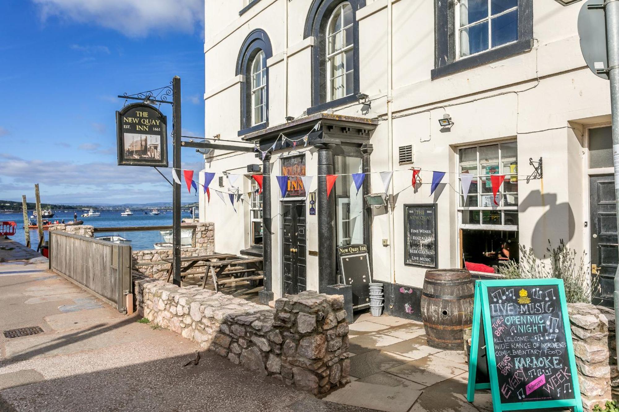 Crab Shack - Stylish Back Duplex Apartment,