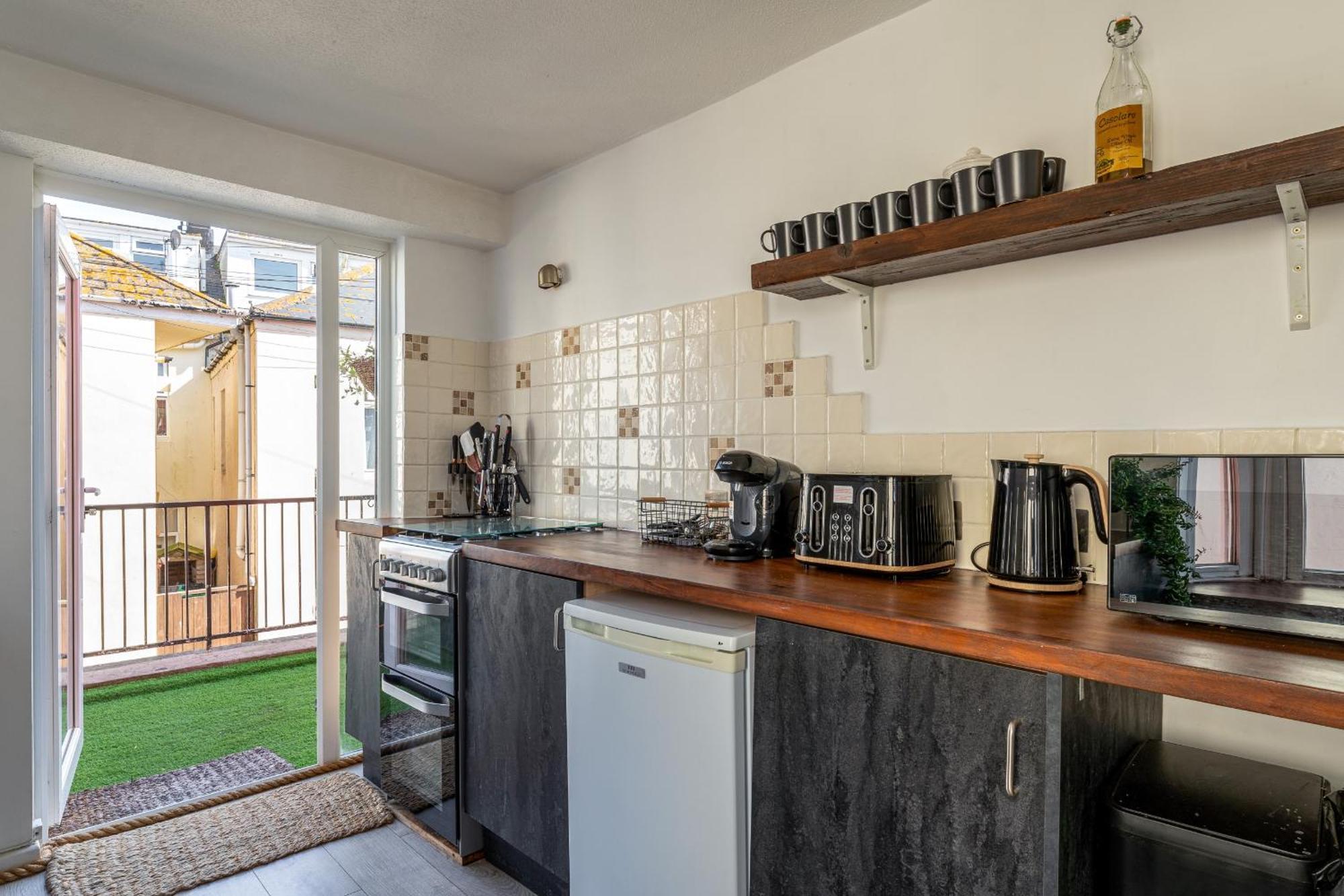 Apartment Crab Shack - Stylish Back Duplex Apartment, *