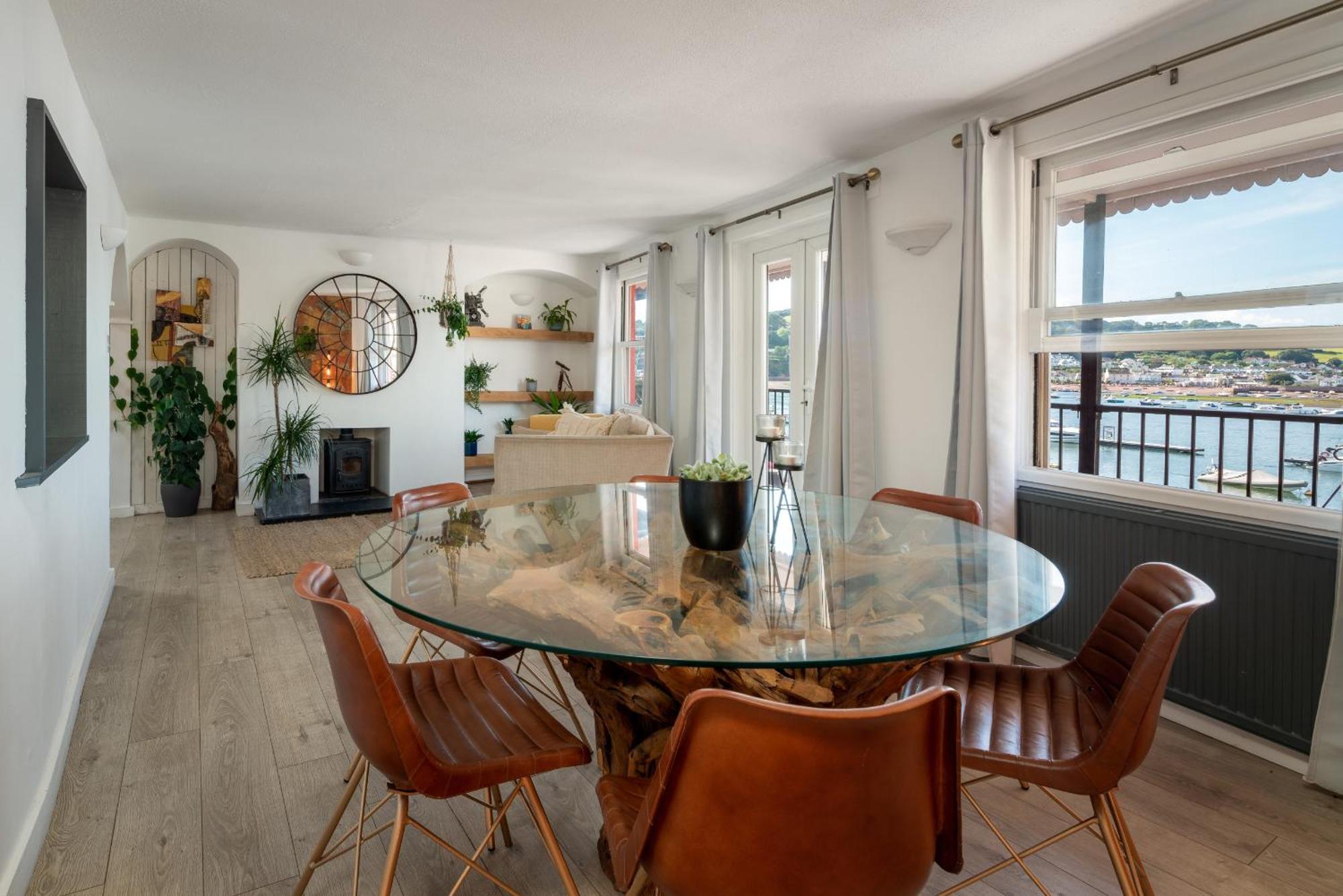 Apartment Crab Shack - Stylish Back Duplex Apartment, *