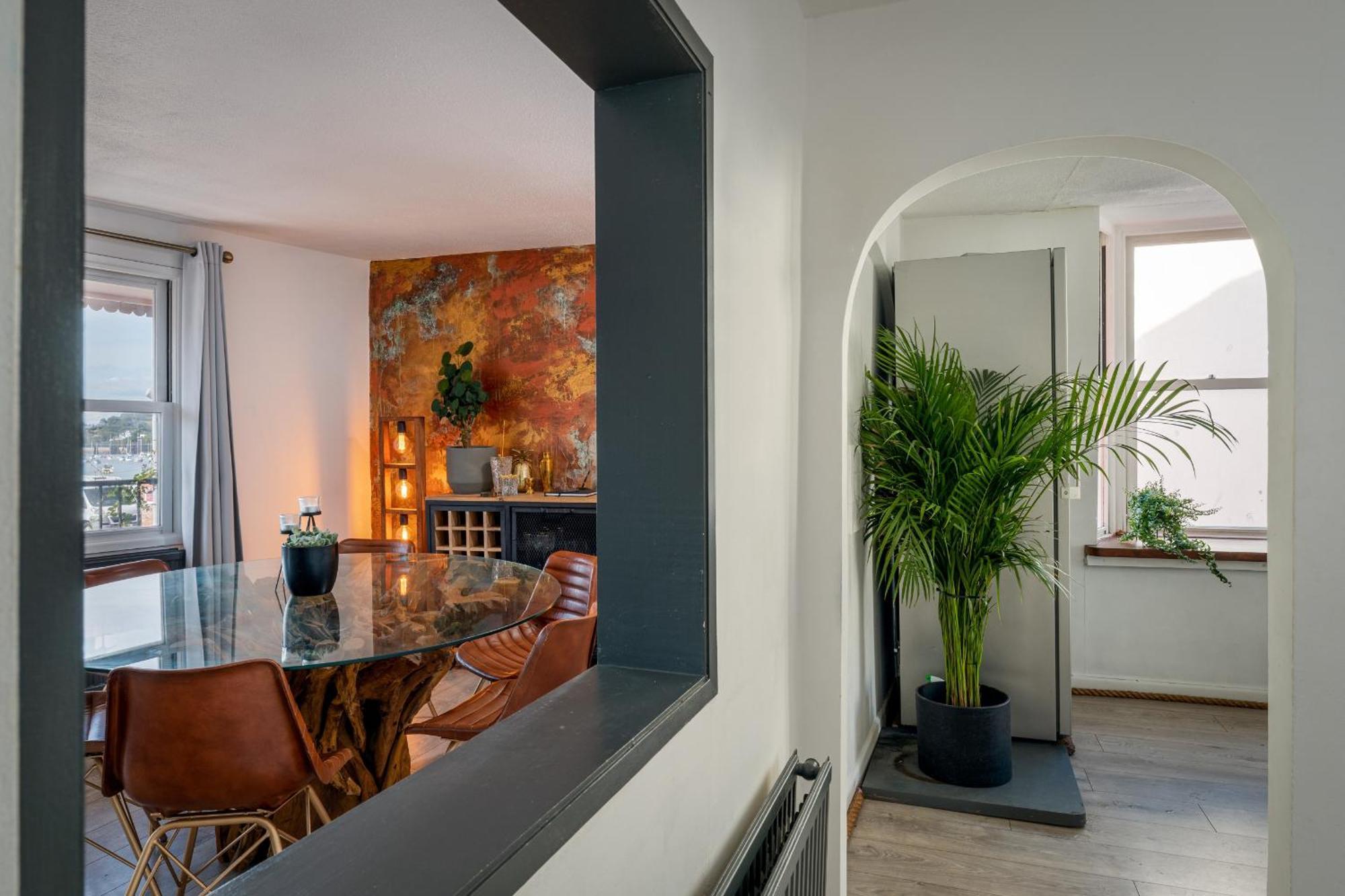 Apartment Crab Shack - Stylish Back Duplex Apartment,